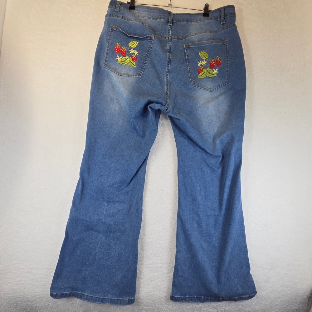 Strawberry Embroidered Flare Jeans Women 3XL 38x28 High Rise Boho Fruit Festival